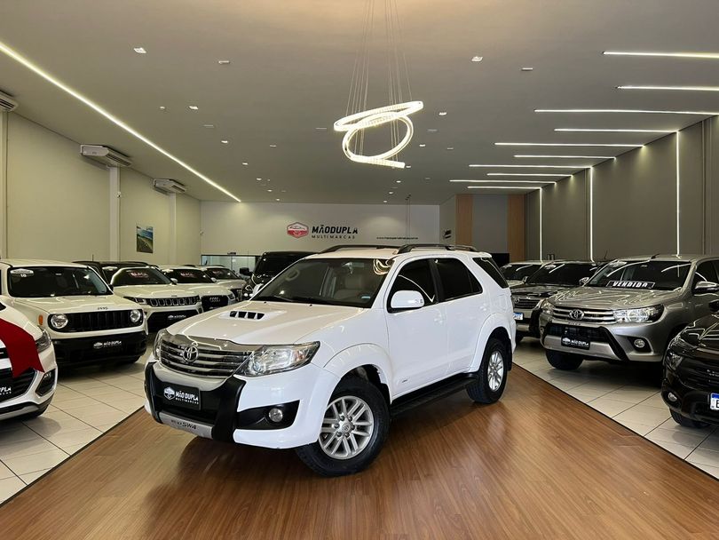 Toyota Hilux SW4 SRV D4-D 4x4 3.0 TDI Dies. Aut