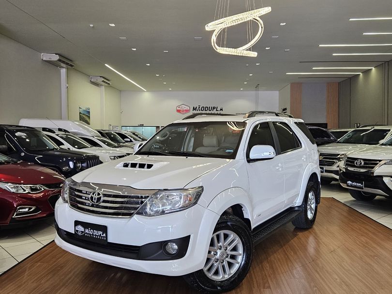 Toyota Hilux SW4 SRV D4-D 4x4 3.0 TDI Dies. Aut