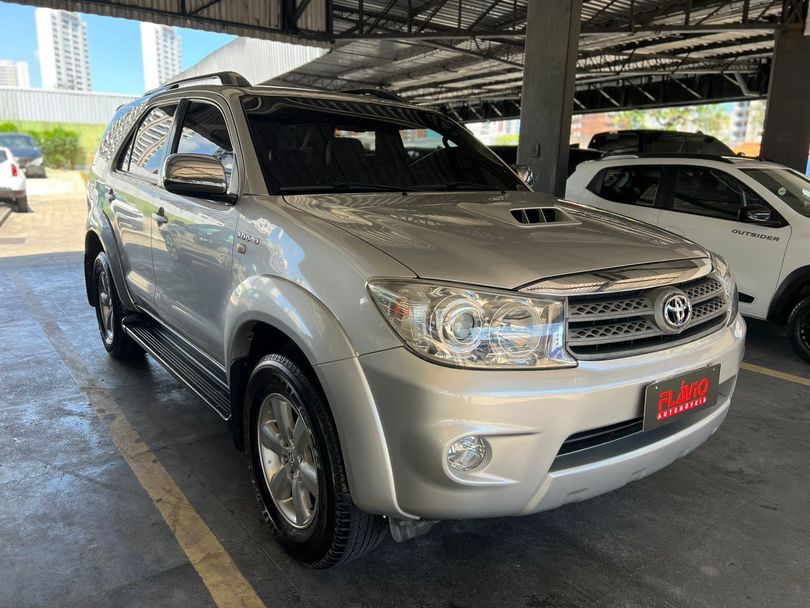 Toyota Hilux SW4 SRV D4-D 4x4 3.0 TDI Dies. Aut