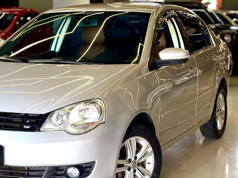 VolksWagen Polo Sedan 1.6 Mi Total Flex 8V 4p