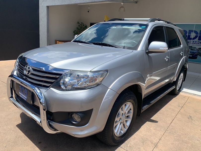 Toyota Hilux SW4 SR 4x2 2.7/ 2.7 Flex 16V Aut.