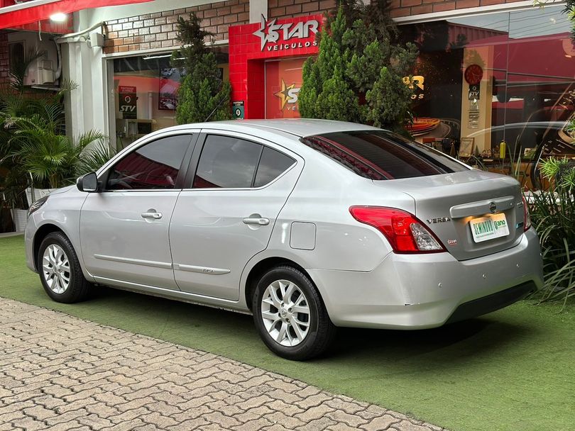 Nissan VERSA SV 1.6 16V FlexStart 4p Aut.