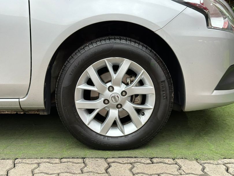 Nissan VERSA SV 1.6 16V FlexStart 4p Aut.