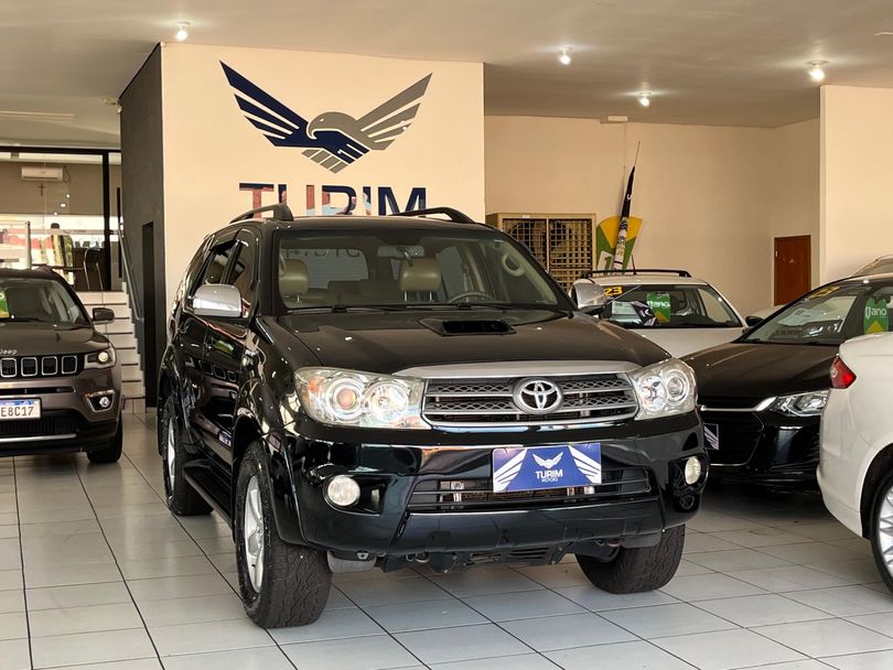 Toyota Hilux SW4 SRV D4-D 4x4 3.0 TDI Dies. Aut