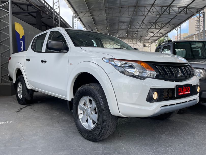 Mitsubishi L200 Tri. Outd. GLX 2.4 CD 4x4 Die. Mec.