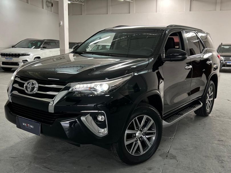 Toyota Hilux SW4 SRX 4x4 2.8 TDI 16V Dies. Aut.