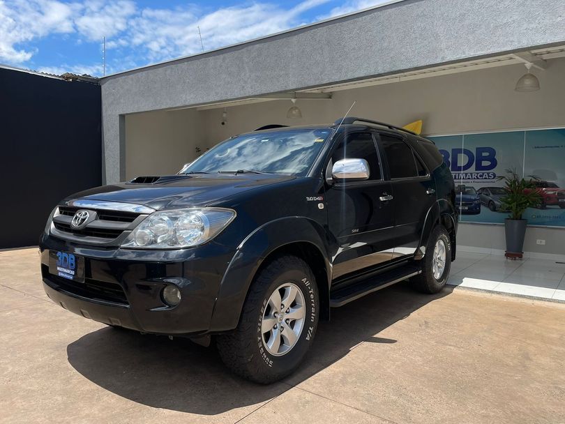 Toyota Hilux SW4 SRV D4-D 4x4 3.0 TDI Dies. Aut