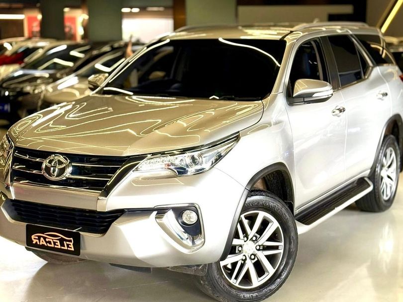 Toyota Hilux SW4 SRX 4x4 2.8 TDI 16V Dies. Aut.