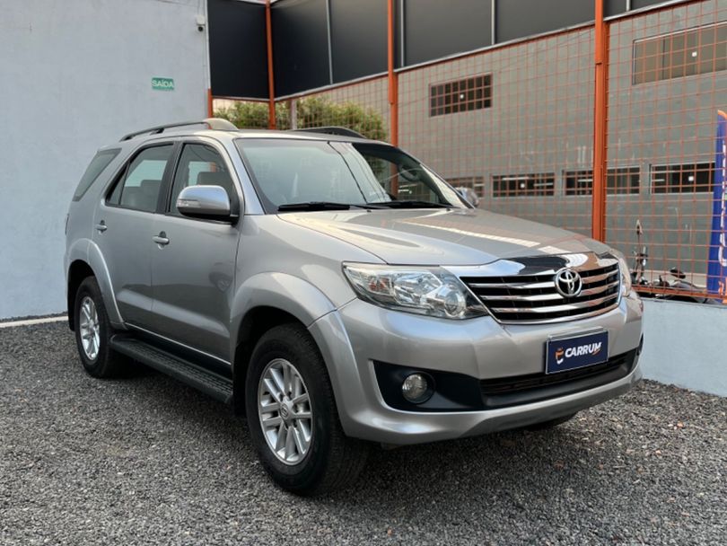 Toyota Hilux SW4 SR 4x2 2.7/ 2.7 Flex 16V Aut.