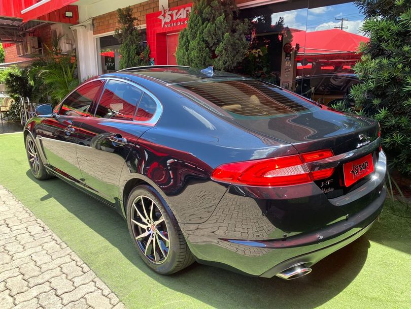 Jaguar XF 2.0 Turbo 16V 240cv Aut.