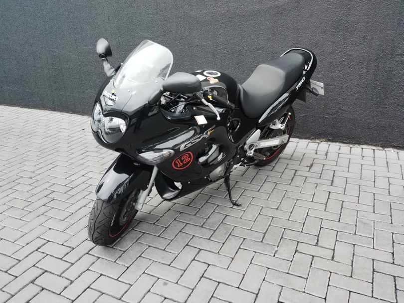 SUZUKI GSX 750 F