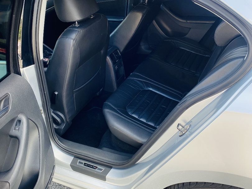 VolksWagen JETTA Comfortline 2.0 T.Flex 8V 4p Tipt.
