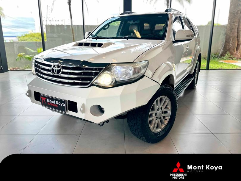 Toyota Hilux SW4 SRV D4-D 4x4 3.0 TDI Dies. Aut