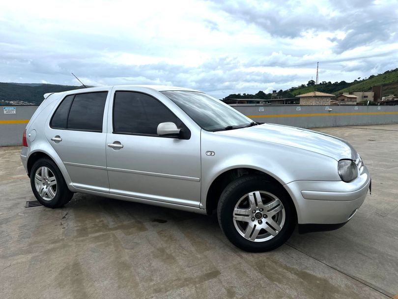 VolksWagen Golf 2.0/2.0 T. Flex Mec.(Black & Silv)