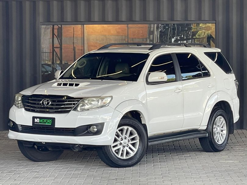 Toyota Hilux SW4 SRV D4-D 4x4 3.0 TDI Dies. Aut