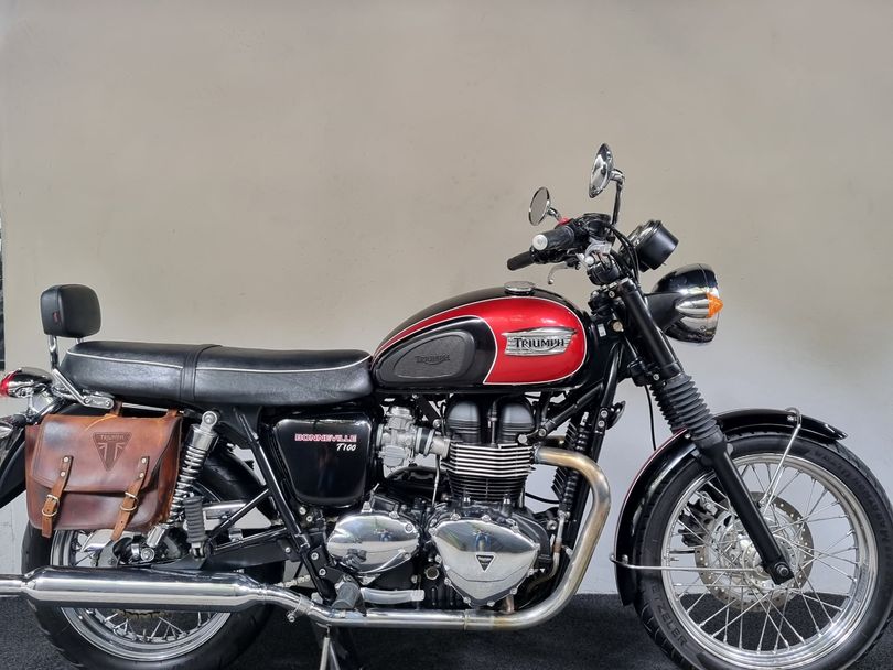 TRIUMPH BONNEVILLE T 100