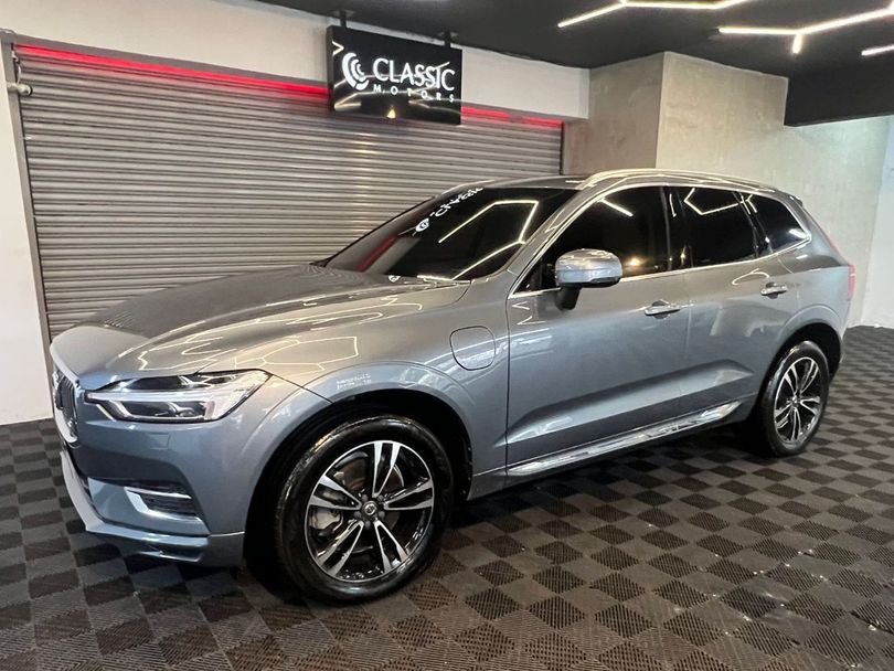 Volvo XC60 2.0 T8 Momentum Hybrid