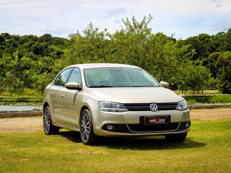 VolksWagen JETTA Comfortline 2.0 T.Flex 8V 4p Tipt.