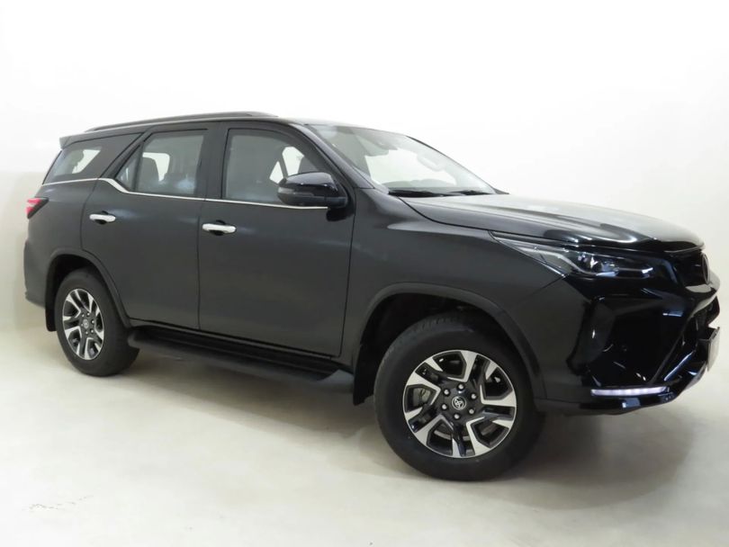 TOYOTA 2.8 D-4D TURBO DIESEL SRX PLATINUM 7L 4X4 AUTOMÁTICO