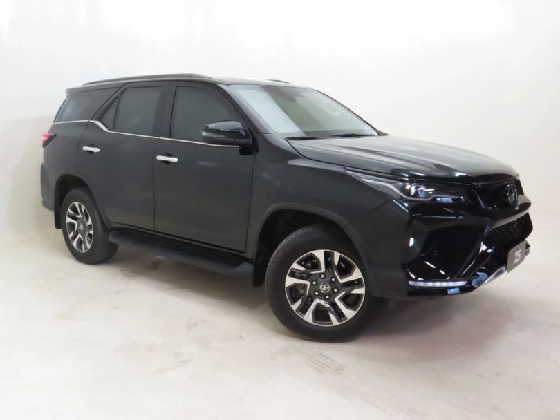 TOYOTA 2.8 D-4D TURBO DIESEL SRX PLATINUM 7L 4X4 AUTOMÁTICO