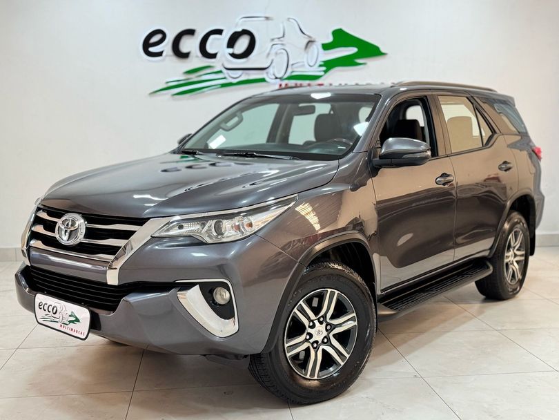 Toyota Hilux SW4 SR 4x2 2.7/ 2.7 Flex 16V Aut.