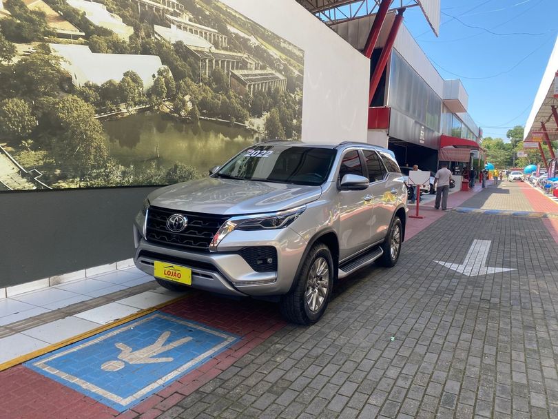 Toyota Hilux SW4 SRX 4x4 2.8 TDI 16V Dies. Aut.