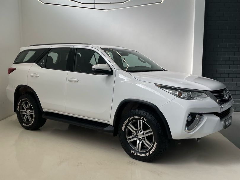 Toyota Hilux SW4 SR 4x2 2.7/ 2.7 Flex 16V Aut.