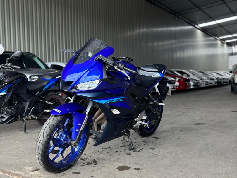 YAMAHA YZF R-3 321/ABS