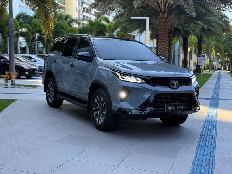 Toyota Hilux SW4 SRX Diamo. 4x4 2.8 TB Die Aut.