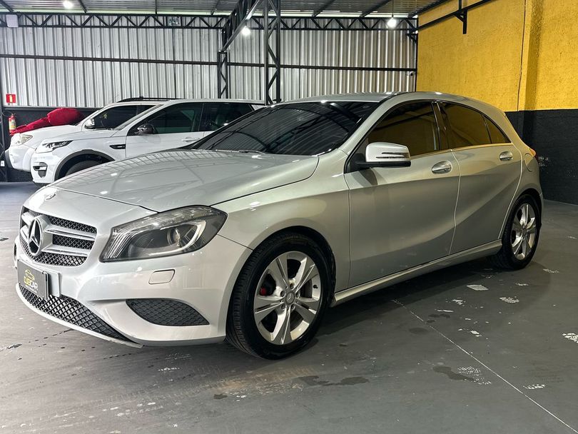 Mercedes Classe A 200 1.6 TB 16V Style 156cv Aut.