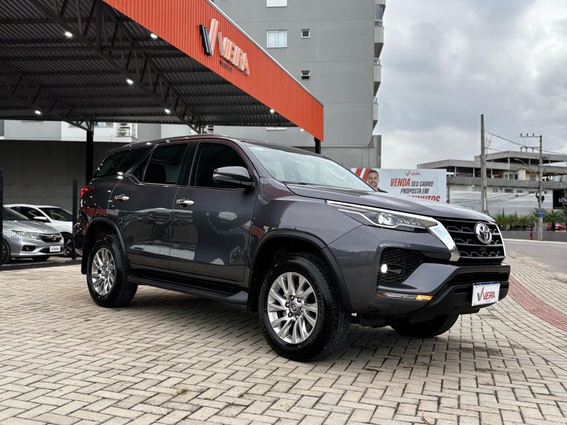 Toyota Hilux SW4 SRV 4x2 2.7 Flex 16V Aut.