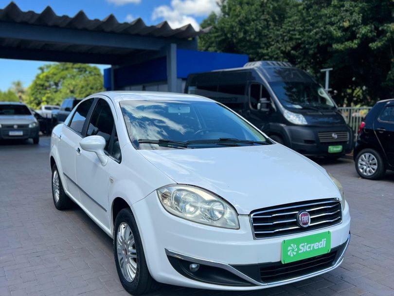 Fiat LINEA ESSENCE 1.8 Flex 16V 4p
