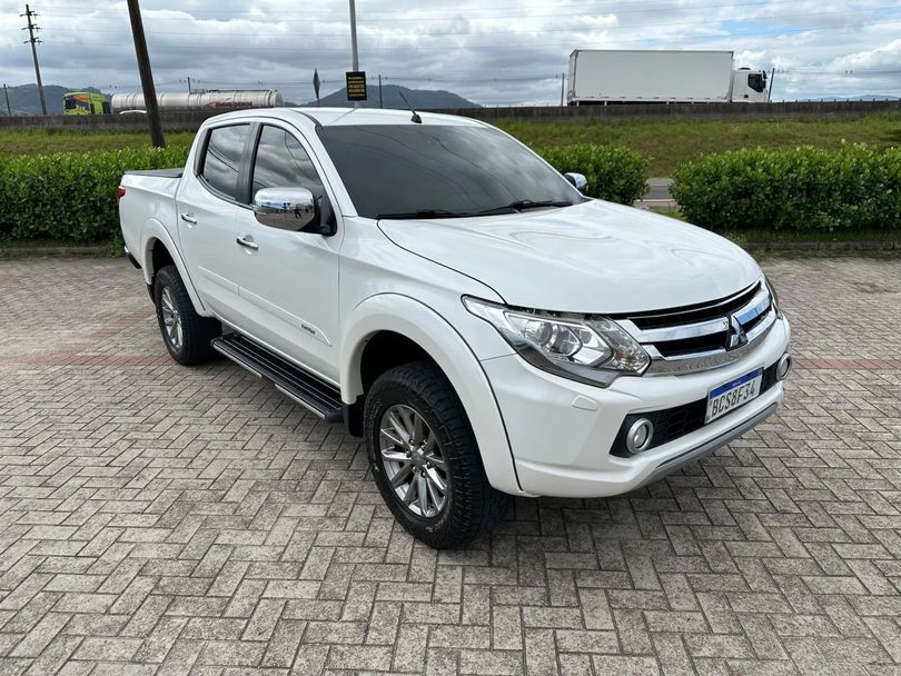 MITSUBISHI 2.4 16V TURBO DIESEL SPORT HPE-S CD 4P 4X4 AUTOMÁTICO