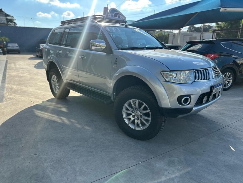 Mitsubishi Pajero DAKAR 3.2 4x4 T.I. Dies. 5p Aut.
