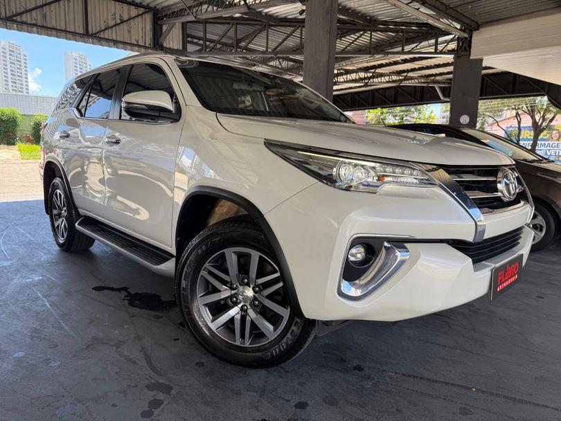 Toyota Hilux SW4 SRX 4x4 2.8 TDI 16V Dies. Aut.