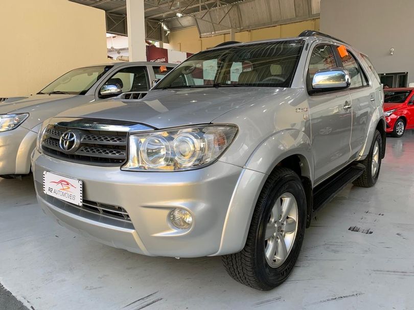 Toyota Hilux SW4 SRV D4-D 4x4 3.0 TDI Dies. Aut