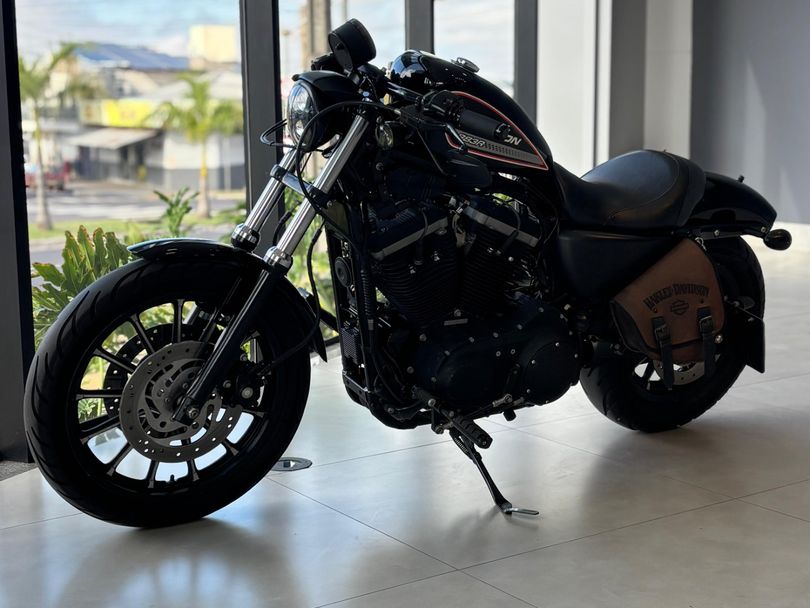 Harley XL 883 R