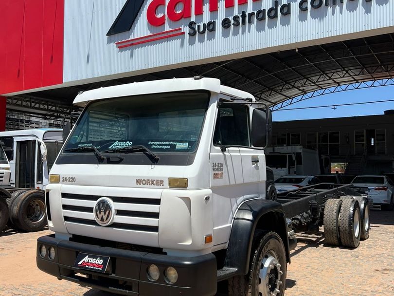 VOLKSWAGEN 24-220/24-220 Worker T 3-Eixos 2p (die.)