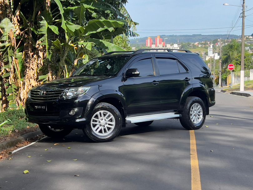 Toyota Hilux SW4 SR 4x2 2.7/ 2.7 Flex 16V Aut.