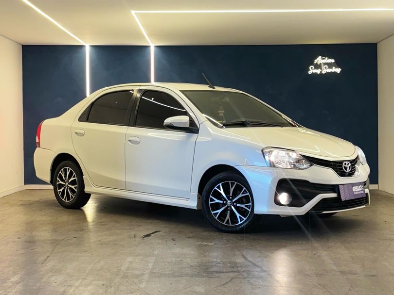 Toyota ETIOS PLATINUM 1.5 Flex 16V 4p Aut.