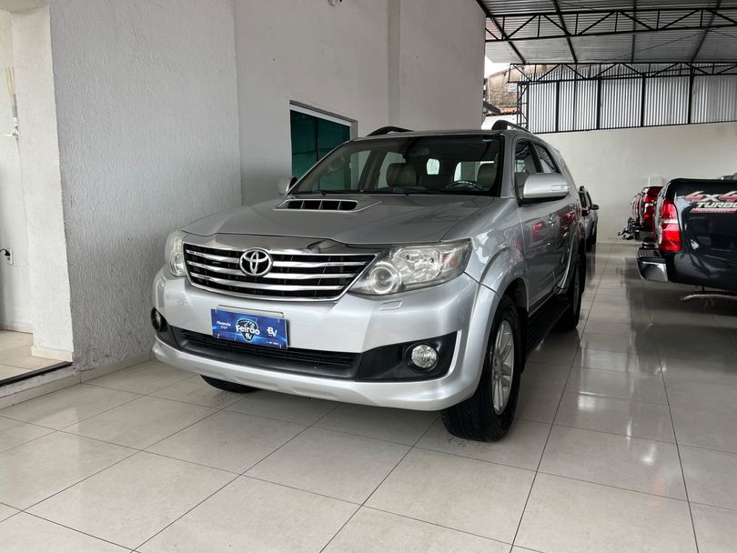 Toyota Hilux SW4 SRV D4-D 4x4 3.0 TDI Dies. Aut