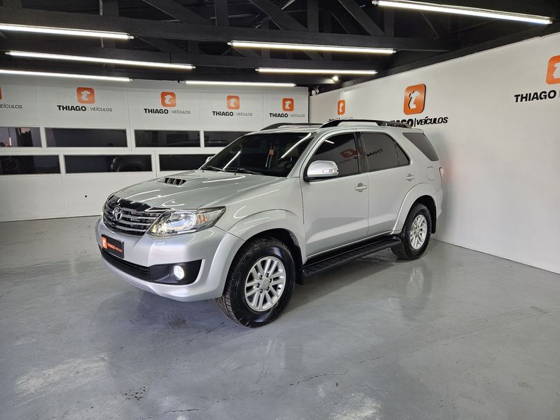 Toyota Hilux SW4 SRV D4-D 4x4 3.0 TDI Dies. Aut