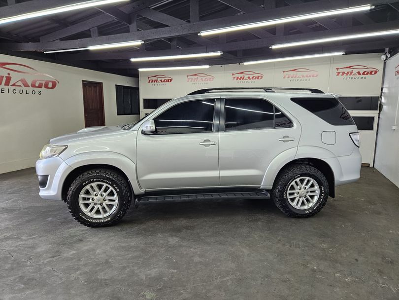 Toyota Hilux SW4 SRV D4-D 4x4 3.0 TDI Dies. Aut