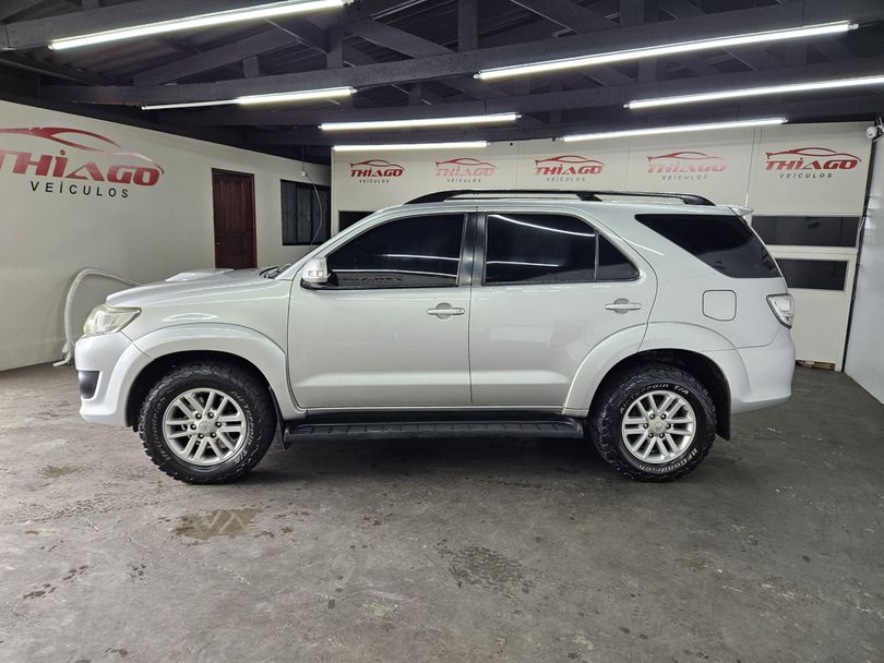 Toyota Hilux SW4 SRV D4-D 4x4 3.0 TDI Dies. Aut