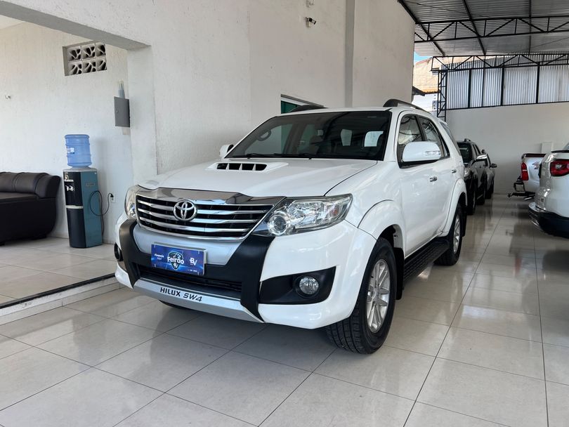 Toyota Hilux SW4 SR D4-D 4x4 3.0 TDI Dies. Aut