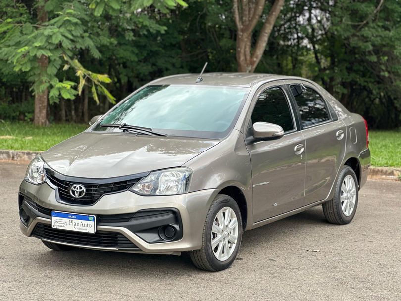 Toyota ETIOS X Plus 1.5 Flex 16V 5p Mec.