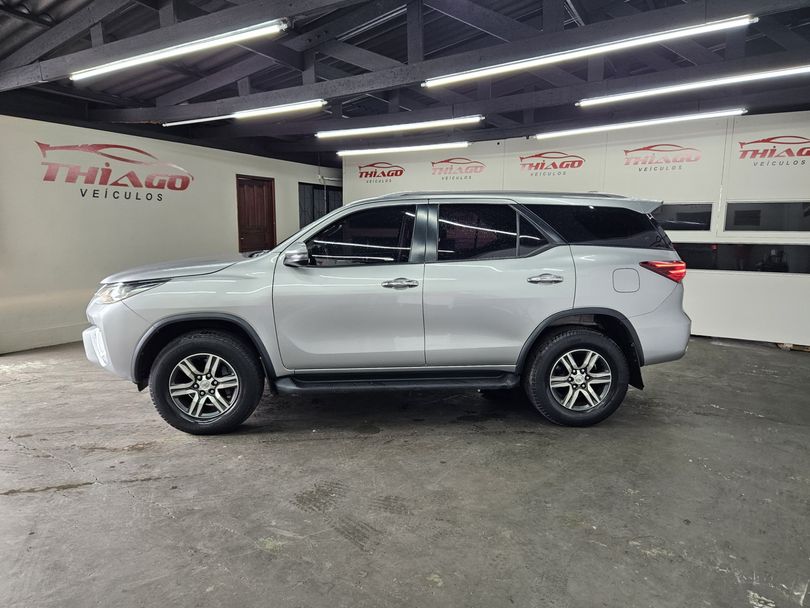 Toyota Hilux SW4 SRV 4x2 2.7 Flex 16V Aut.