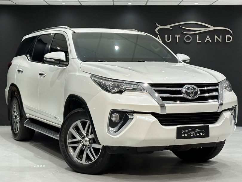 Toyota Hilux SW4 SRX 4x4 2.8 TDI 16V Dies. Aut.