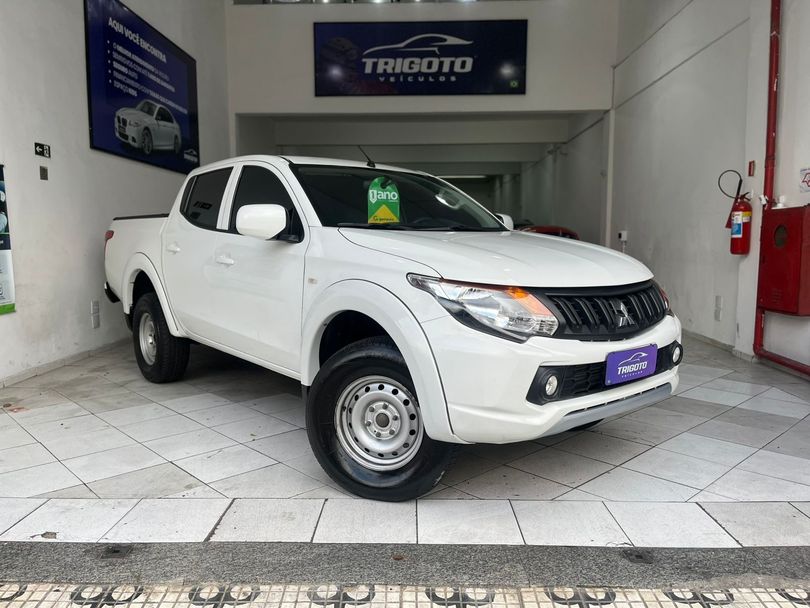 Mitsubishi L200 Tri. Outd. GLX 2.4 CD 4x4 Die. Mec.