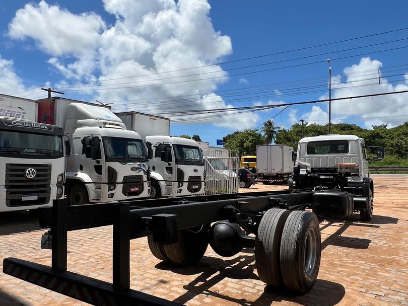 VOLKSWAGEN 13-190 E Worker 2p (diesel)(E5)